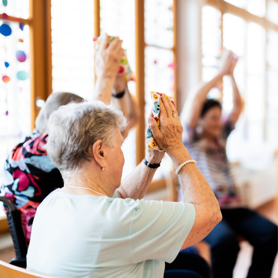 Gemeinschaftsspiele im Seniorenhaus Menda